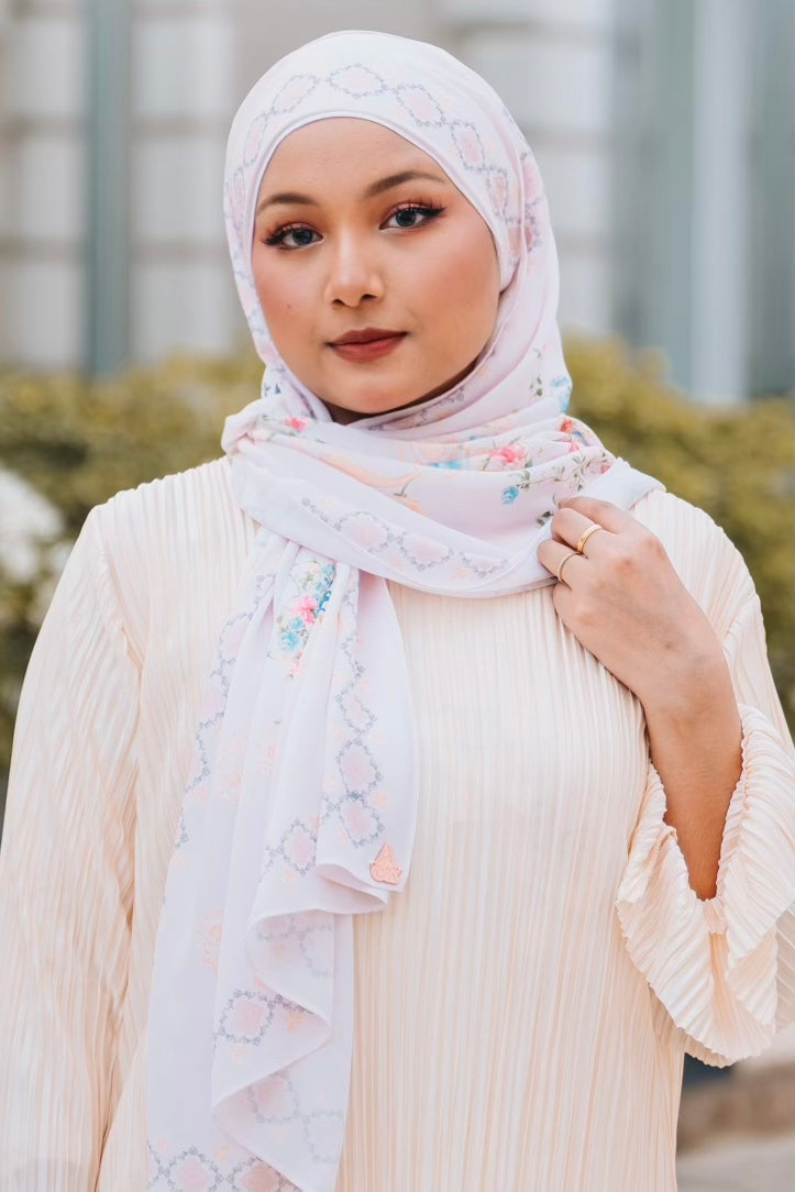 Bella Soigné ( 10 in stock)