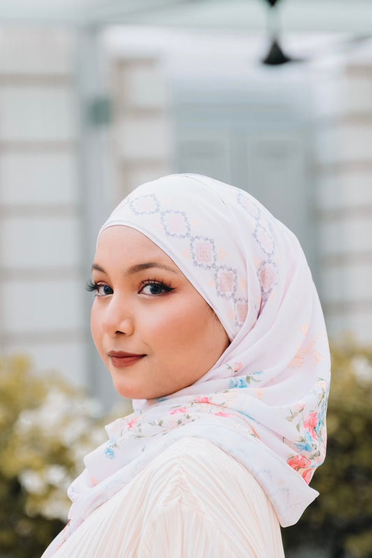 Bella Soigné ( 10 in stock)